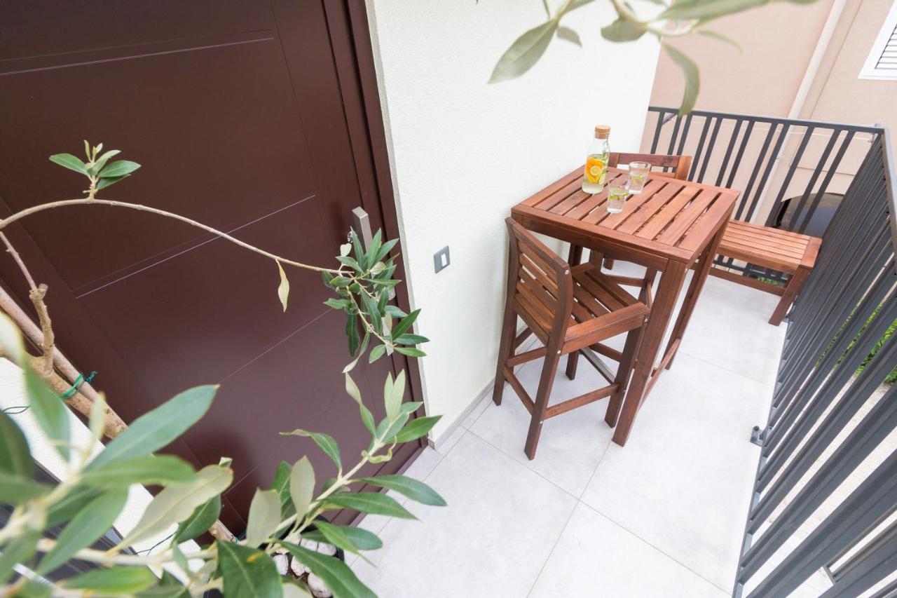Seaview Apartments Baska Exterior photo
